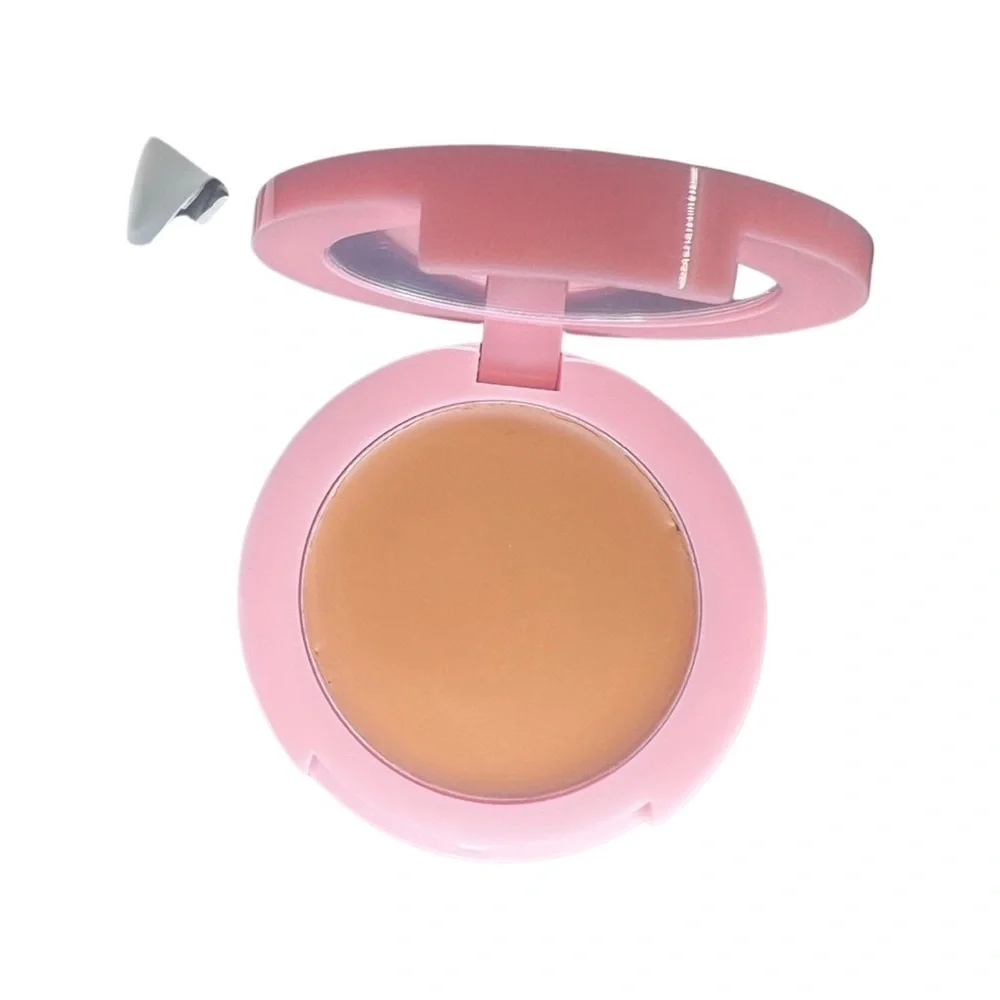 CREAM BRONZER IN BEACH BABE A flawless sun-kissed finish, your go-to companion.‍